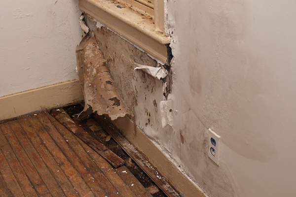 bigstock-Water-Damaged-Interior-Wall-In-2784732